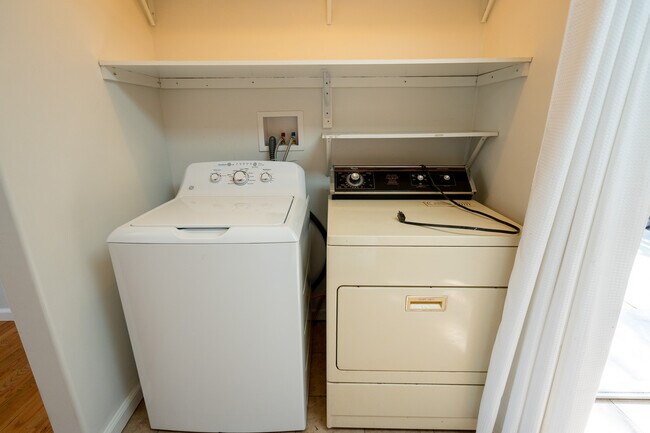 Building Photo - 652 Cypress Ave