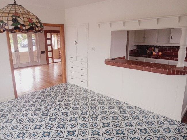 Building Photo - Beautiful Spanish Style Midtown Home with ...
