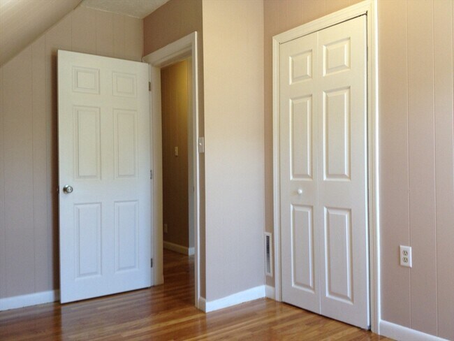 Building Photo - 0 School St