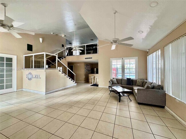 Building Photo - 9731 Fontainebleau Blvd