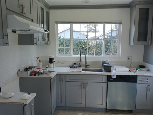 Building Photo - 307 W Mountain View Ave