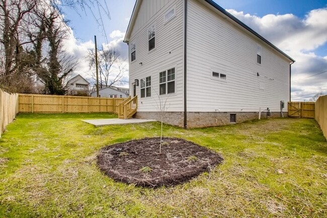 Building Photo - 501B Waycross Dr