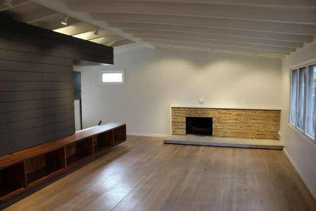 Building Photo - Updated 4 bed/2 bath Mid-Century Home - Pr...