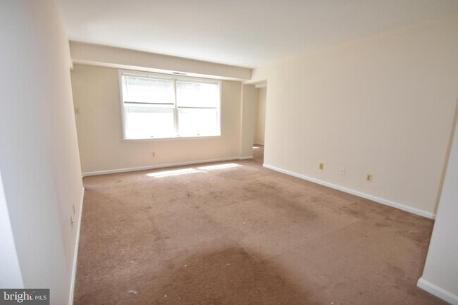 Building Photo - 400 Chapel Ct