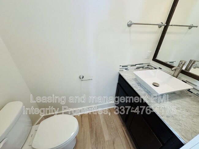 Building Photo - 113 Bayou St