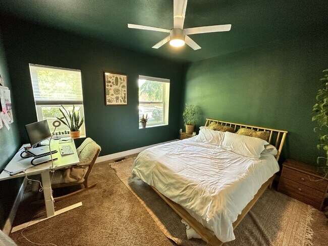 Building Photo - "Charming 2-Bed, 2-Bath Home with Gleaming Hardwood Floors in Vibrant Denver!"