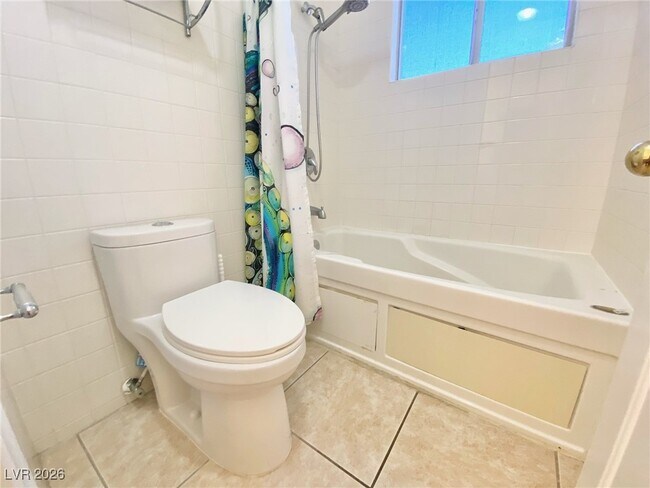 Building Photo - 8412 Bay Crest Dr