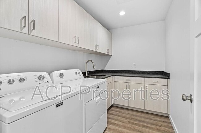 Building Photo - 1318 Bradley Ct