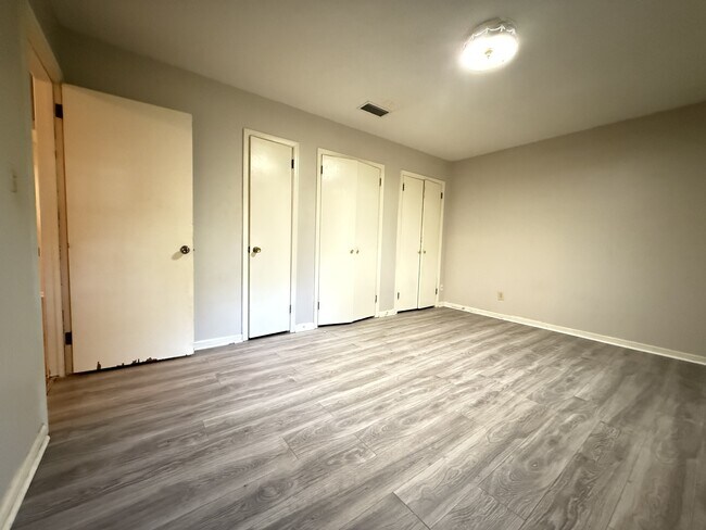 Building Photo - 246 Bowling Green Dr