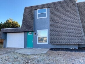 Building Photo - 2 Bedroom Duplex near Lake Overholser