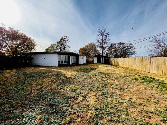 Building Photo - Charming 3/2/1 Home on a Quiet Cul-de-Sac