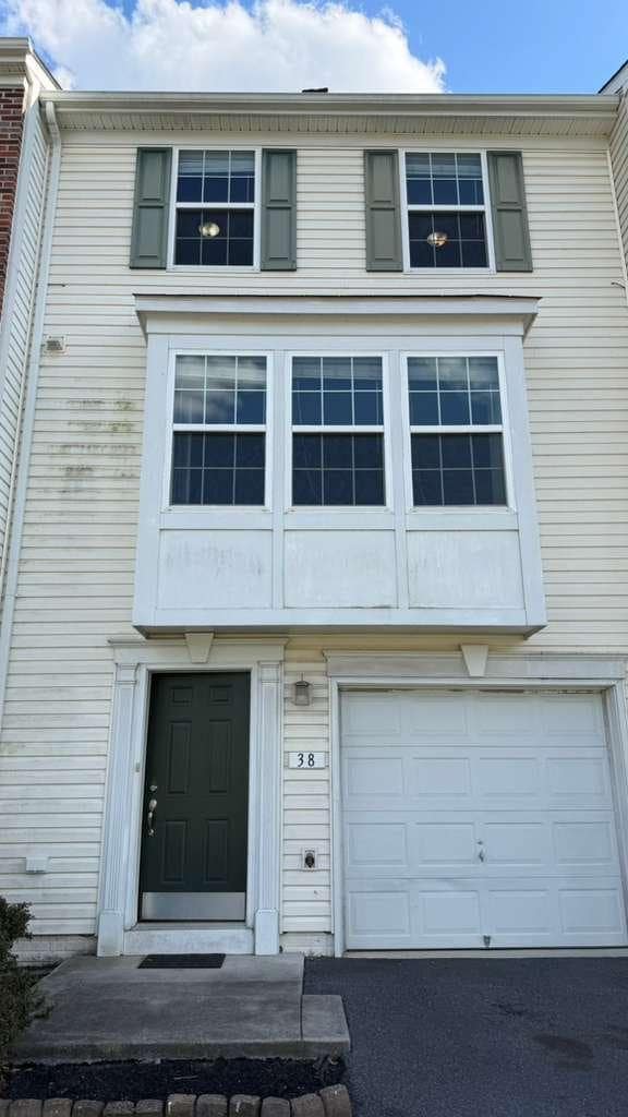 Building Photo - 38 Lombard Ln