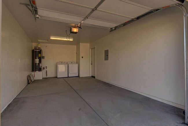 Building Photo - 3027 N Corrine Dr