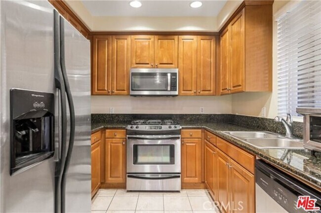 Building Photo - 1401 S St Andrews Pl