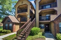 Building Photo - Beautiful 1/1 Condo in Gated Lakefront Com...