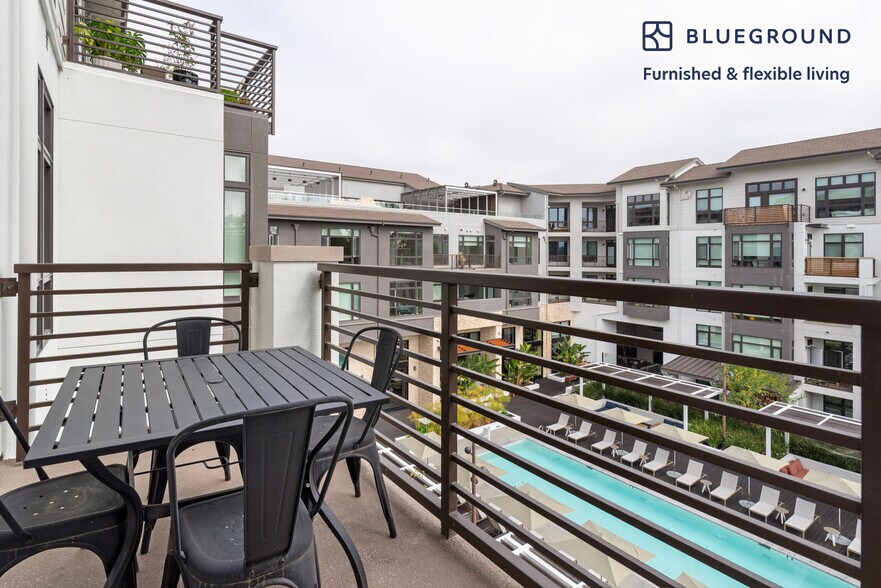 Building Photo - 555 E Evelyn Ave