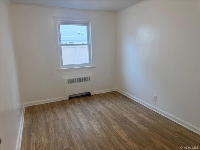 Building Photo - 646 E Park Ave