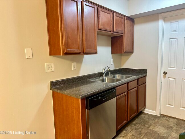 Building Photo - 219 Middletown Square