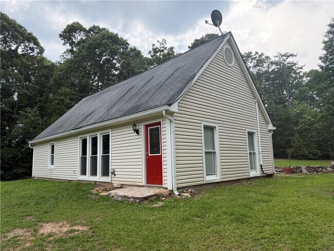 Building Photo - 1526 Lost Mountain Rd