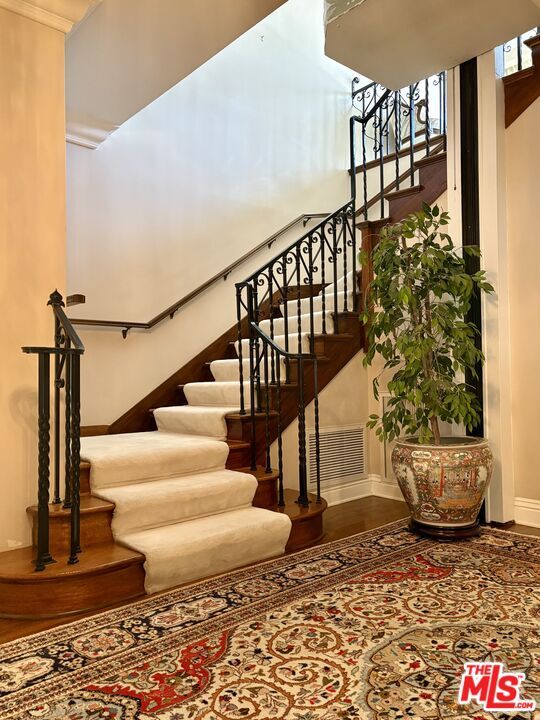 Building Photo - 414 N Las Palmas Ave