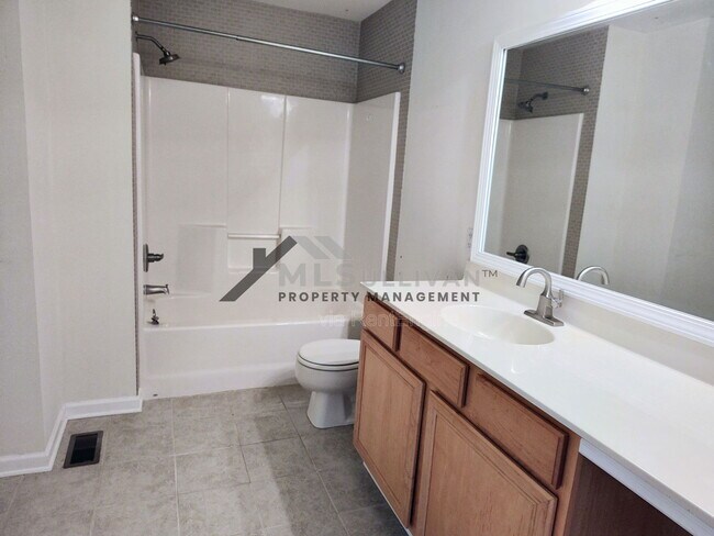 Building Photo - 312 Lakeshore Dr