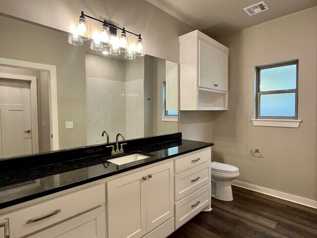 Building Photo - Beautiful 2 Bed 2 Bath!