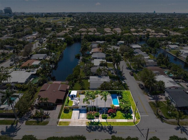 Building Photo - 930 N 11th Ct