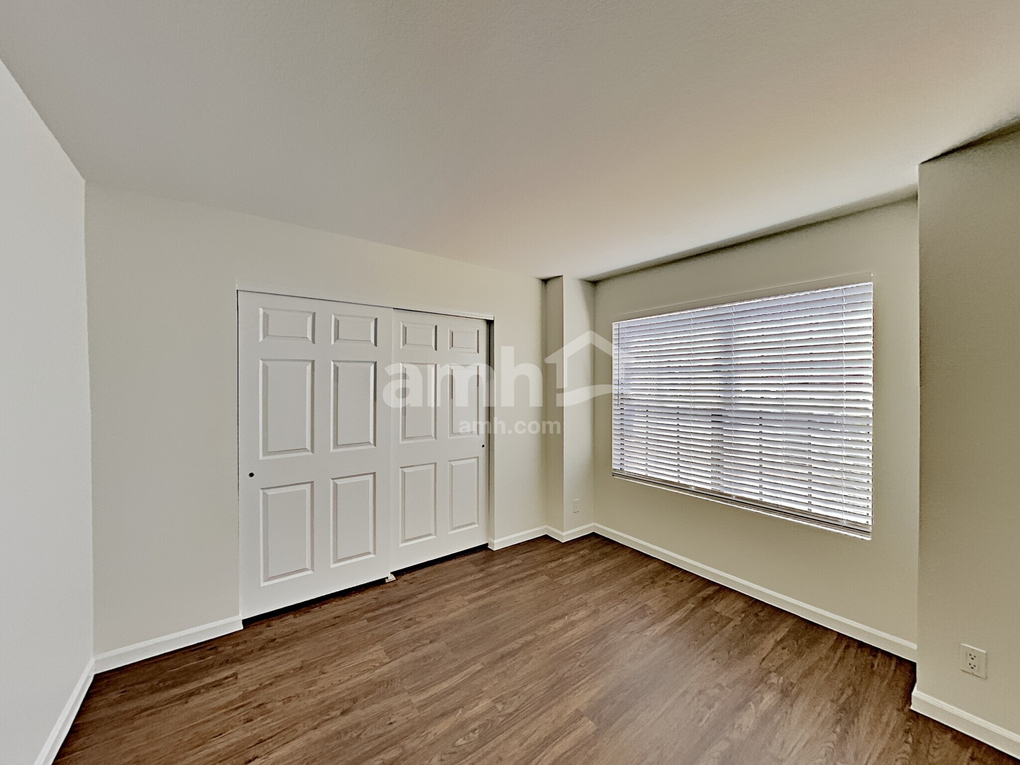 Building Photo - 11106 E Becker Ln