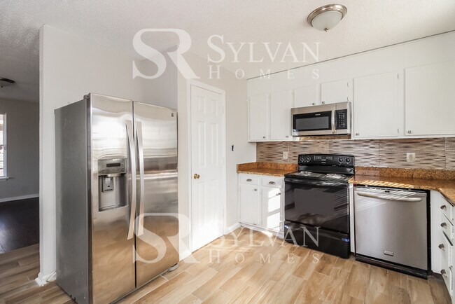 Building Photo - The living is easy in this 3 bedroom, 2.5 bathroom home