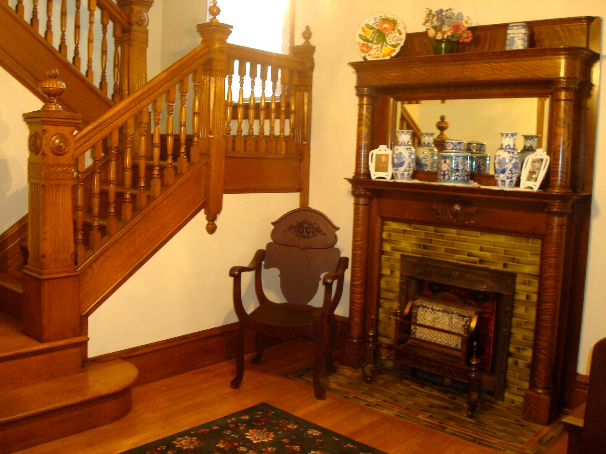 front entrance foyer on first floor - 207 N 3rd St