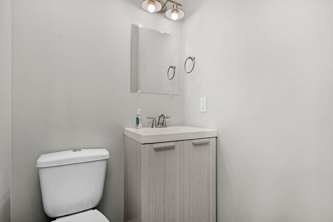 Building Photo - Beautiful 4br 2.5ba with huge basement and garage in Edgemere