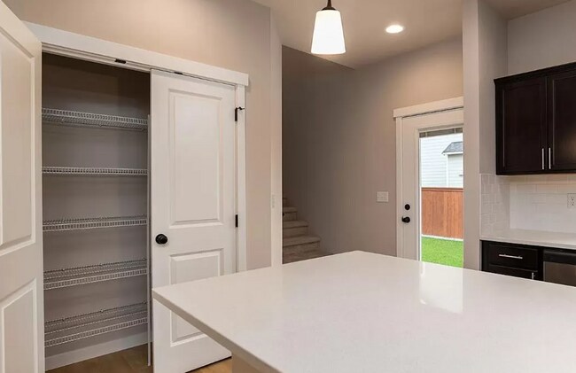 Building Photo - 122 N Trl Rd