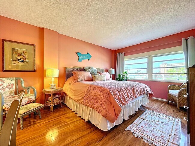 Building Photo - 4650 Cove Cir