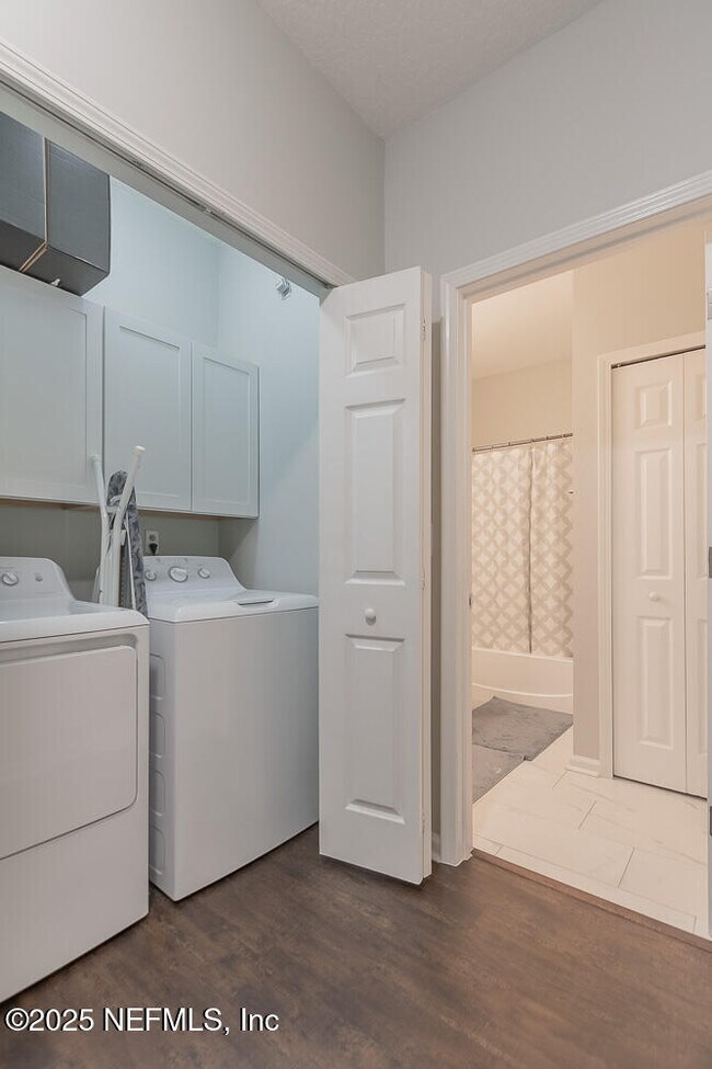 Building Photo - 3892 Summer Grove Way N