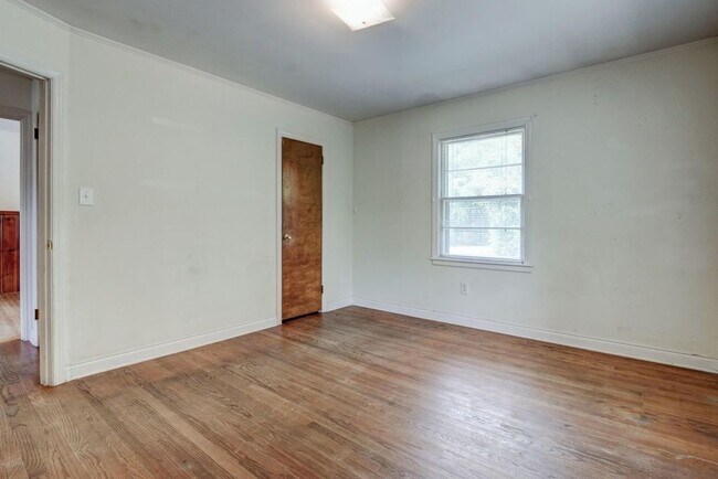 Building Photo - 219 Spruce Cir