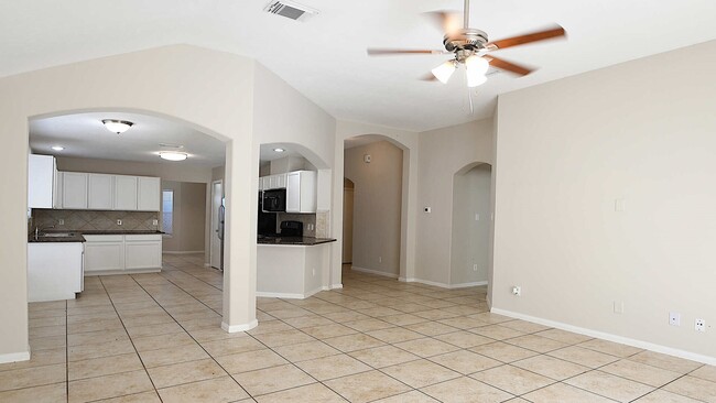 Building Photo - 15223 Stoneyview Dr