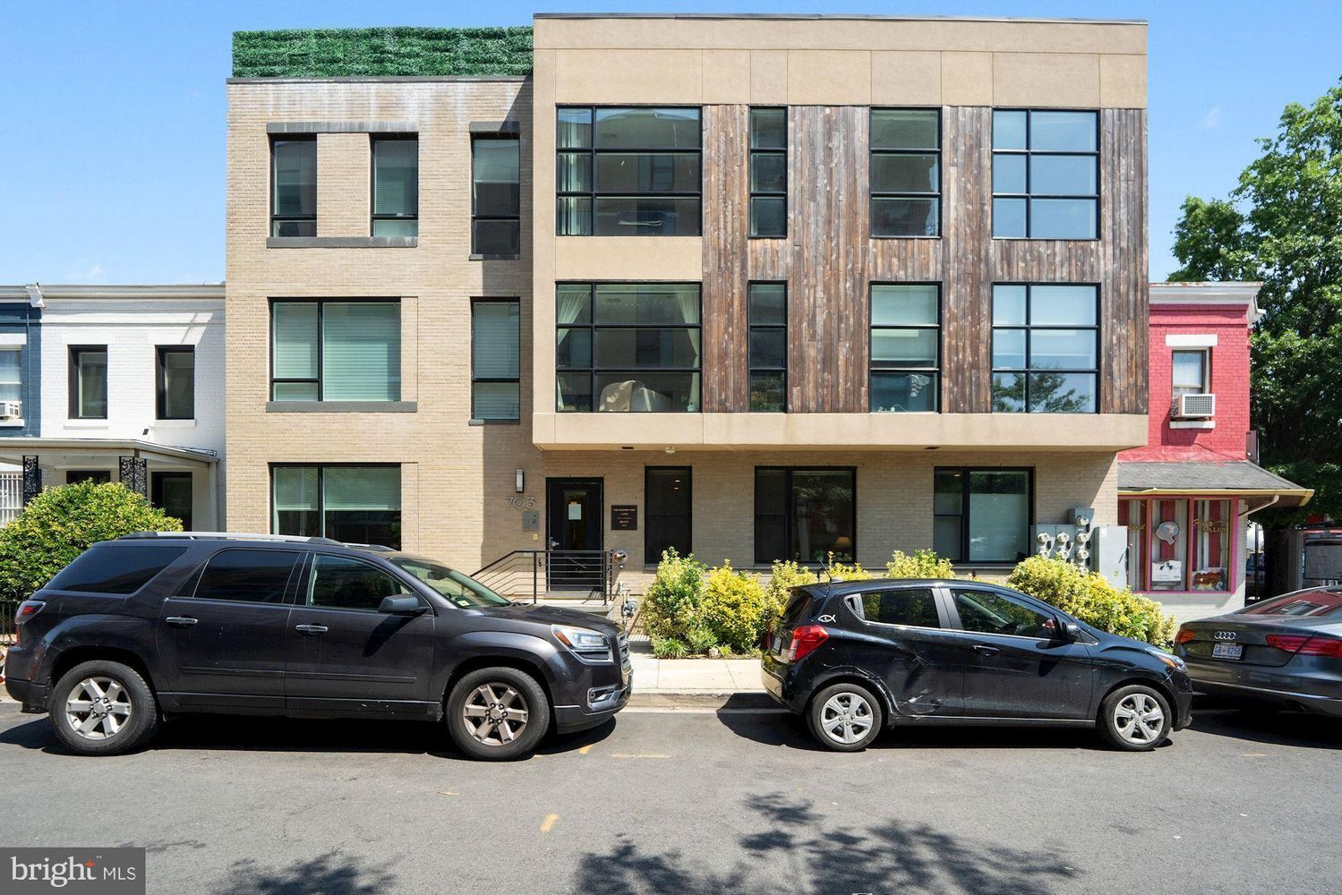 Building Photo - 703 Newton Pl NW