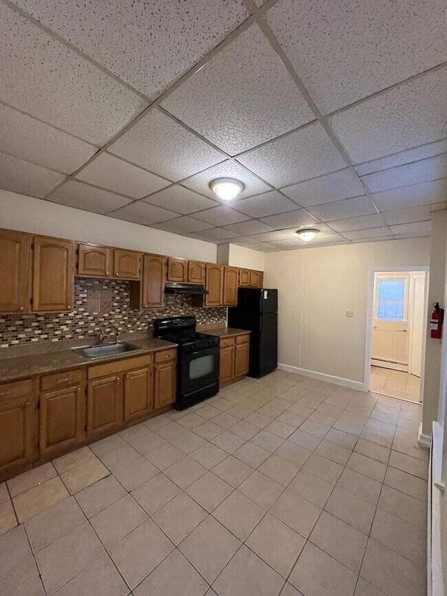 Building Photo - 1339 Good St