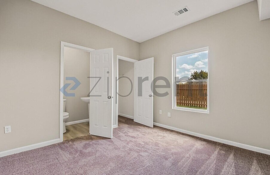 Building Photo - Unit Unit 4