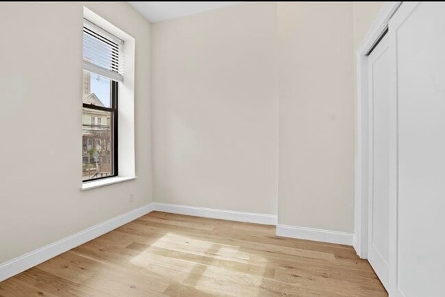 Building Photo - 233.5 Summit Ave