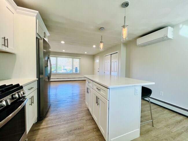 Building Photo - Soprano Duplex