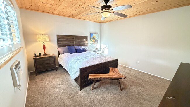 Building Photo - Large Home with Views