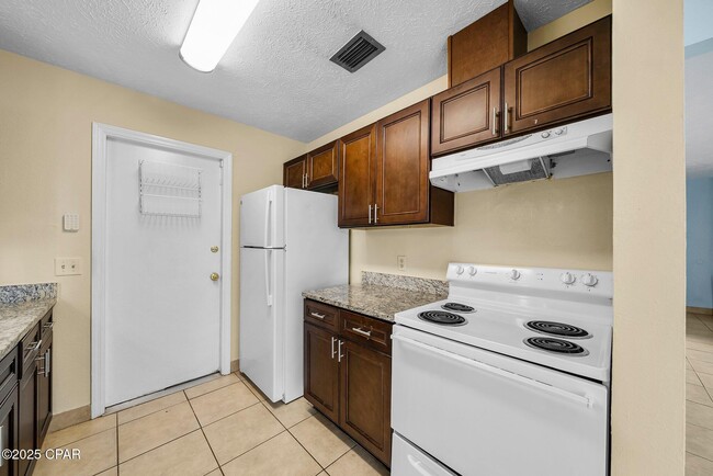 Building Photo - 7750 Betty Louise Dr