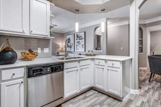 Building Photo - Vista 121