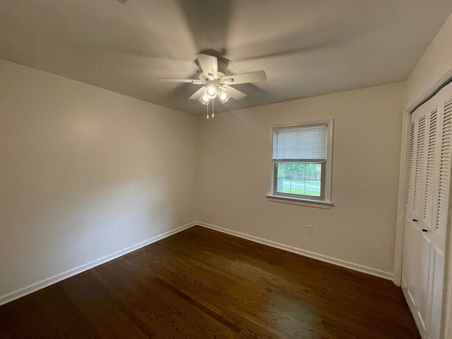 Building Photo - Newly Renovated Split Level Home