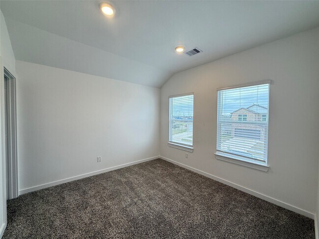 Building Photo - 5111 Visionary Dr