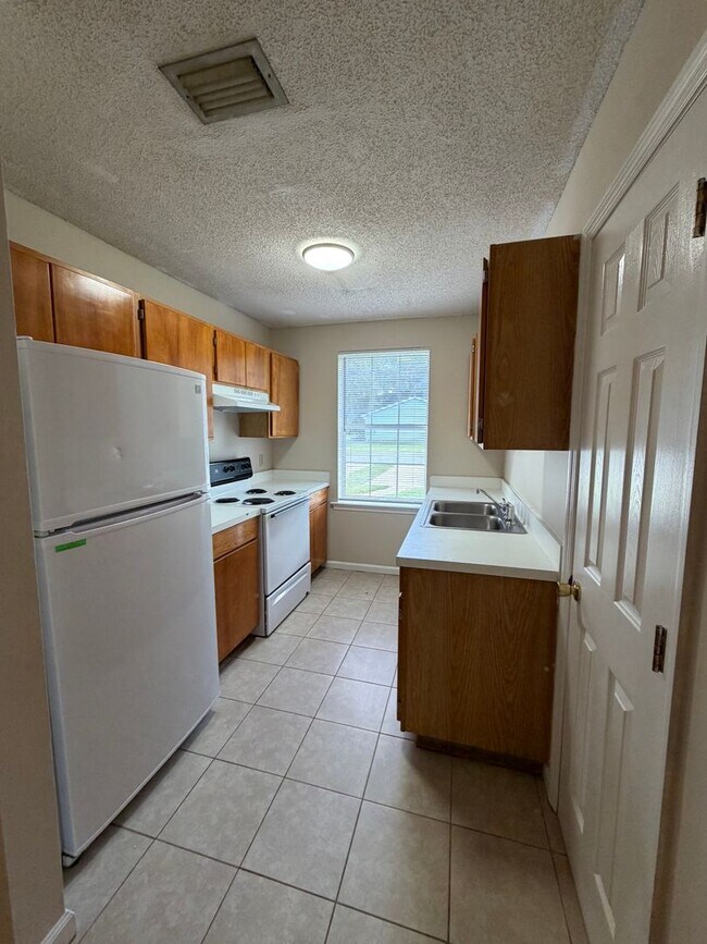 Building Photo - 412/414 Admirals Walk Dr