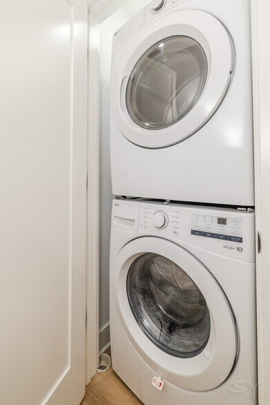 Building Photo - 3218 W Polk St