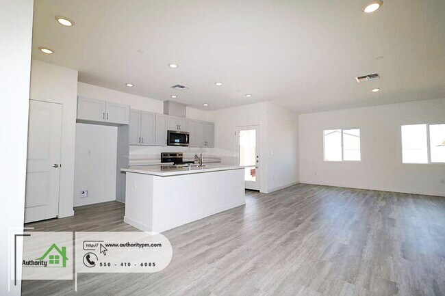 Building Photo - 2141 Hilltop Dr