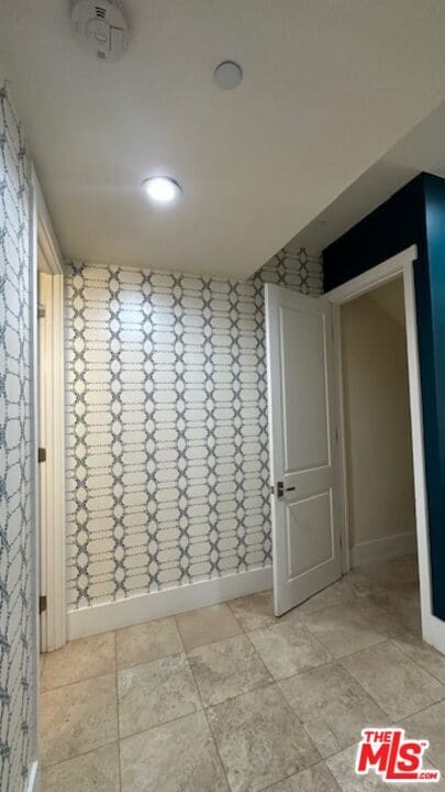 Building Photo - 2020 Holly Dr